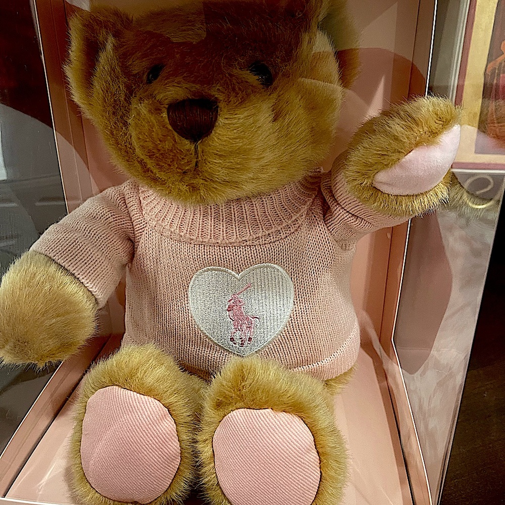 Brand new Ralph Lauren romance bear comes in a nice pink box